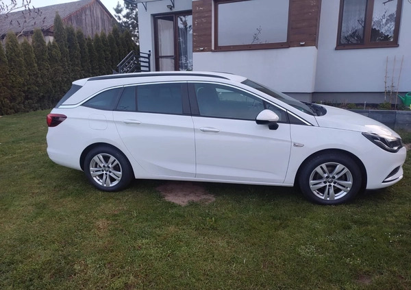 Opel Astra cena 41500 przebieg: 172000, rok produkcji 2018 z Kielce małe 742